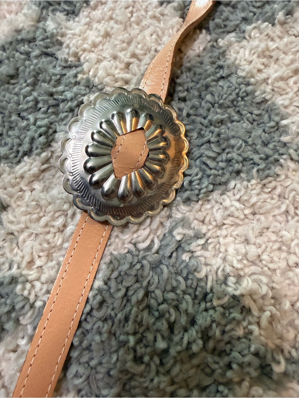 Vintage Tan faux Leather silver tone Conchos thin western cowgirl Belt retro - Picture 3 of 8